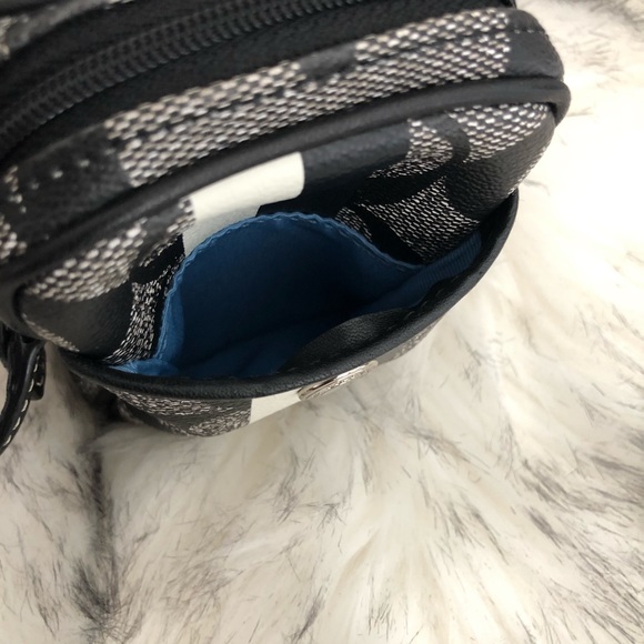 Authentic Coach Wristlet Bag - Picture 7 of 15